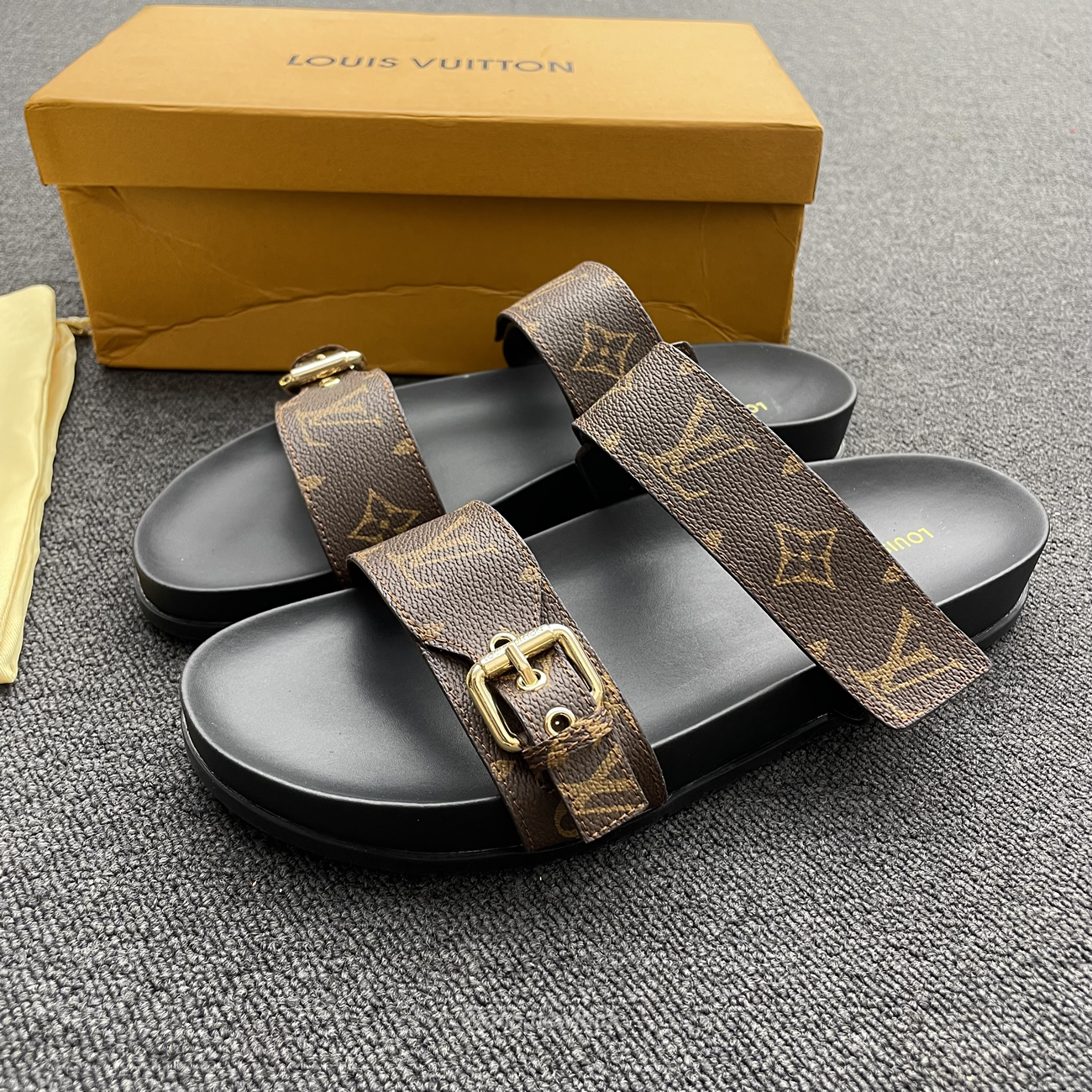 Louis Vuitton Bom Dia Flat Mule Sandals (4) - newkick.vip